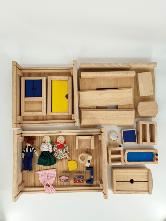 Plantoys sustatomas namas su baldais ir šeima - Image 5